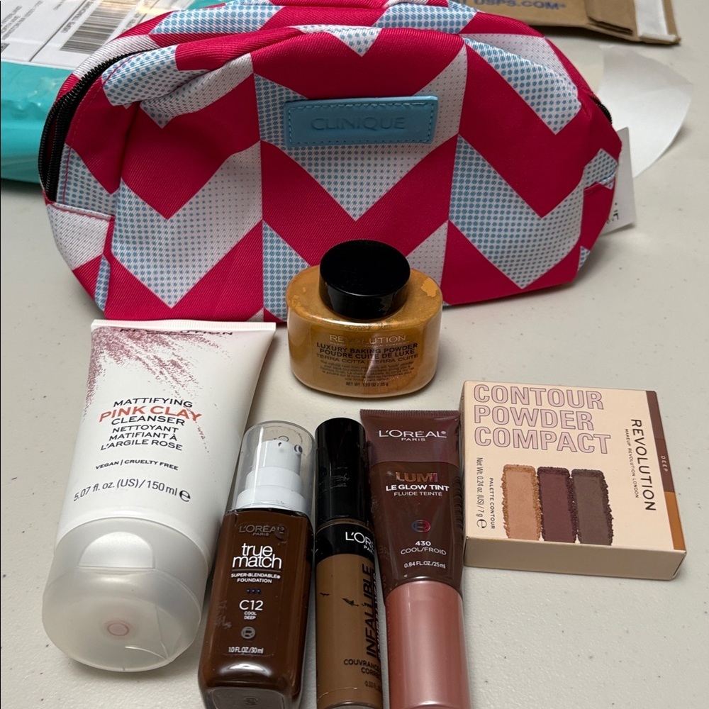 NEW 7 Piece Beauty Bundle, Clinique Cosmetic Bag for Dark Skin